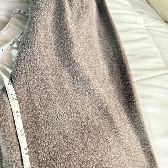 FEAT- The BlanketBlend™ Joggers - Limited PINECONE - Picture 10 of 12